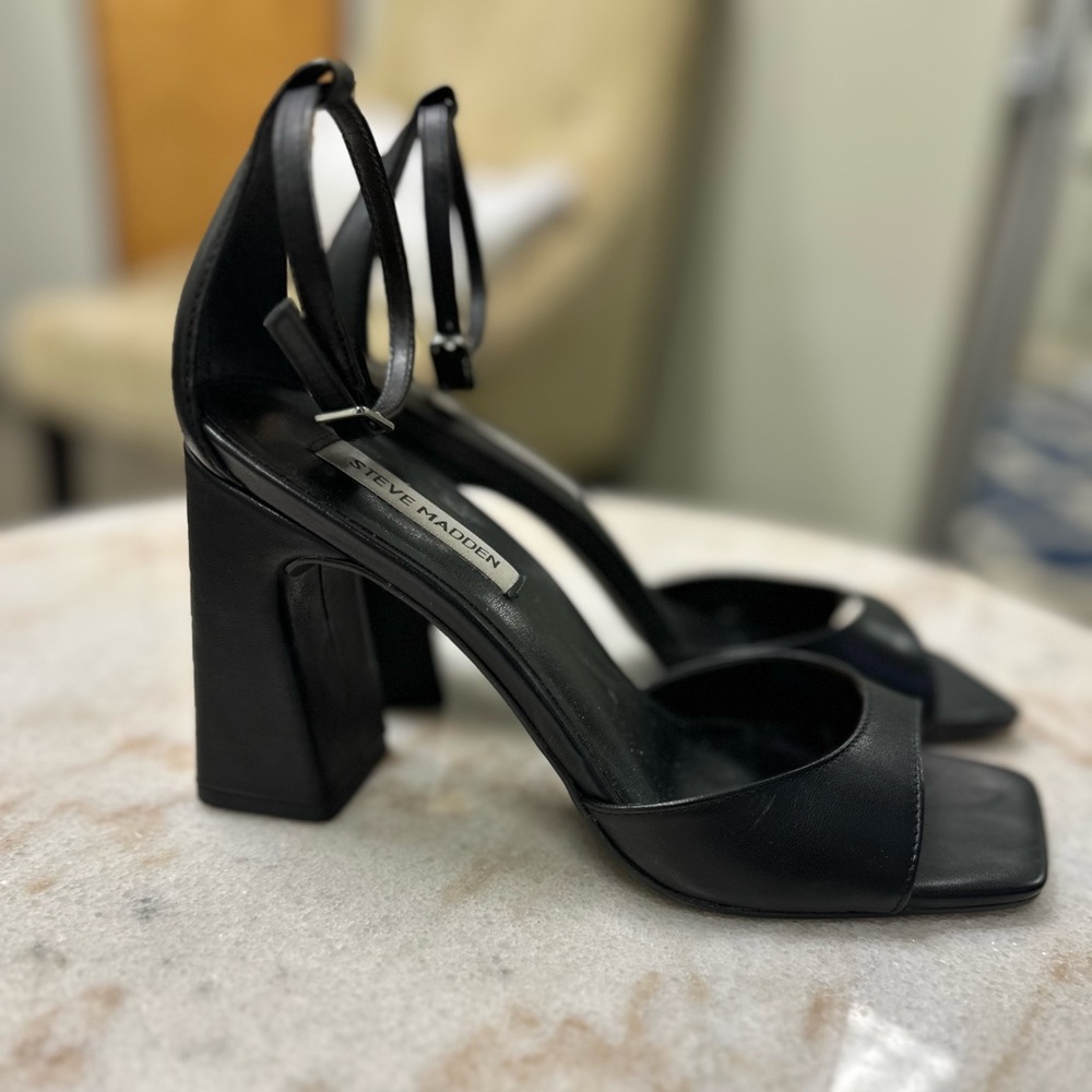 STEVE MADDEN margot black leather heel with ankle strap & block heels — size 7.5 - Picture 2 of 11